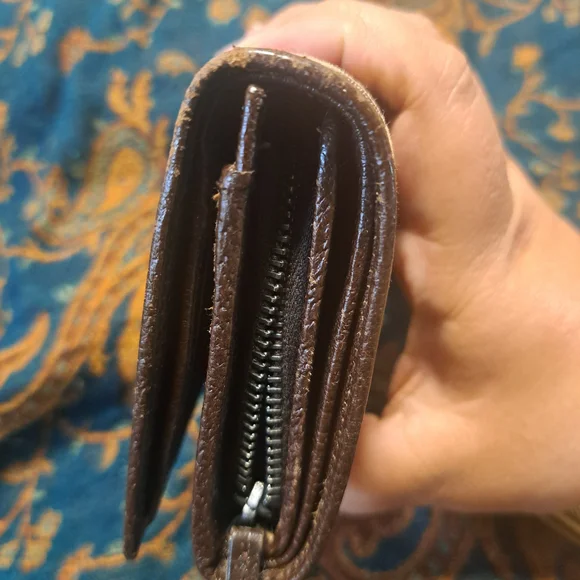 Gucci Brown Monogram Wallet - Picture 4 of 17